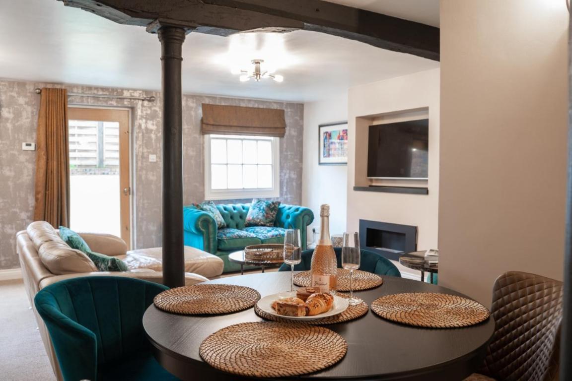 Perfectly Located Central Chester Town House -2Br Zewnętrze zdjęcie