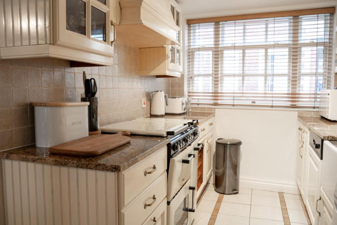 Perfectly Located Central Chester Town House -2Br Zewnętrze zdjęcie