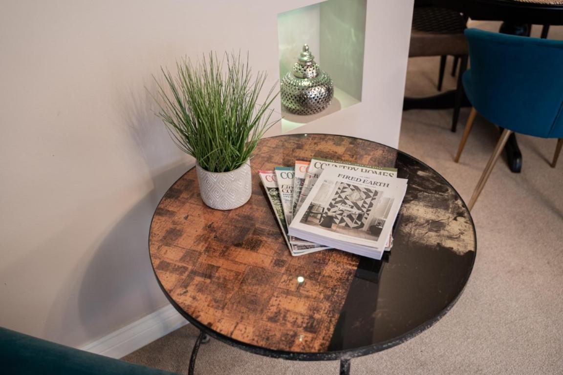 Perfectly Located Central Chester Town House -2Br Zewnętrze zdjęcie