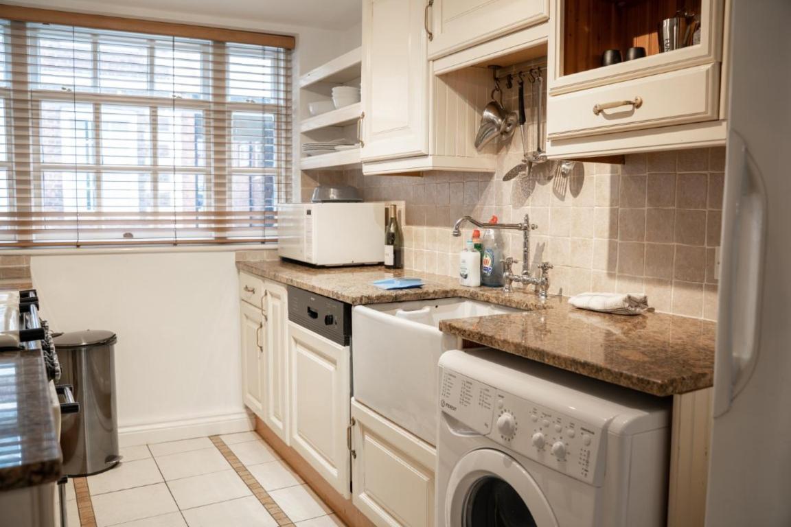 Perfectly Located Central Chester Town House -2Br Zewnętrze zdjęcie
